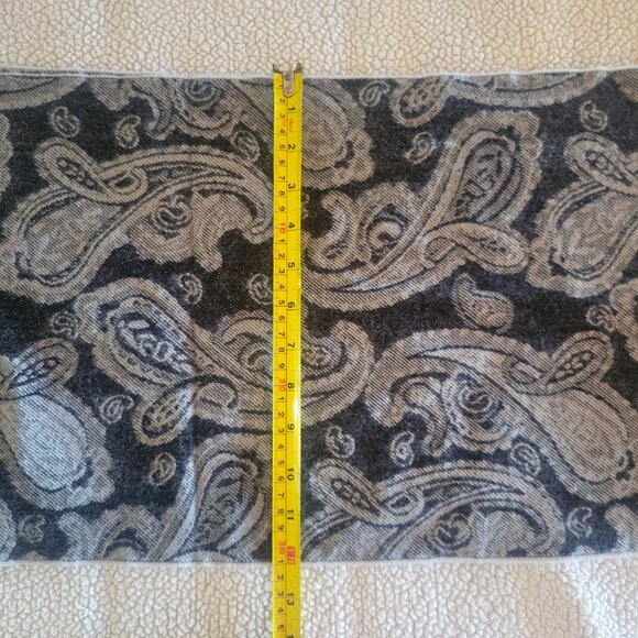 NWOT!! 100% Cashmere Black/Gray Paisley Scarf w/Fringe - made in Scotland - OS - Picture 10 of 11
